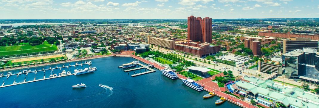 Panoramablick über den Hafen von Baltimore